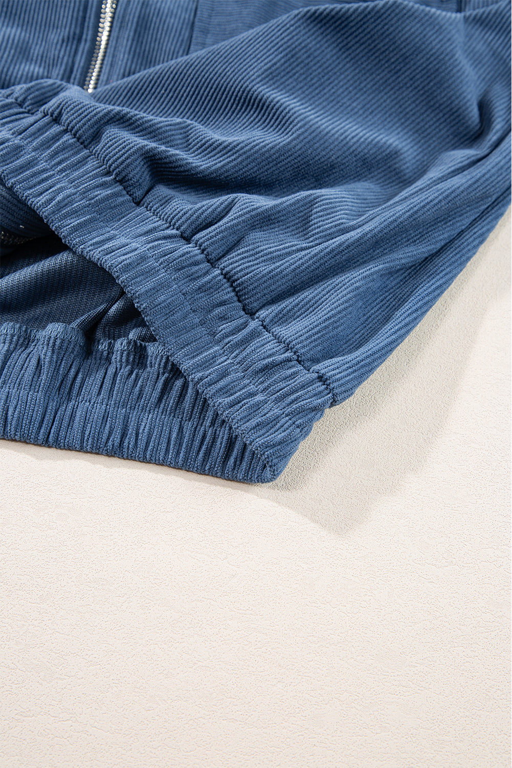 Blaugrüne Cordjacke Mit Kordelzug Und Kapuze Und Reißverschluss