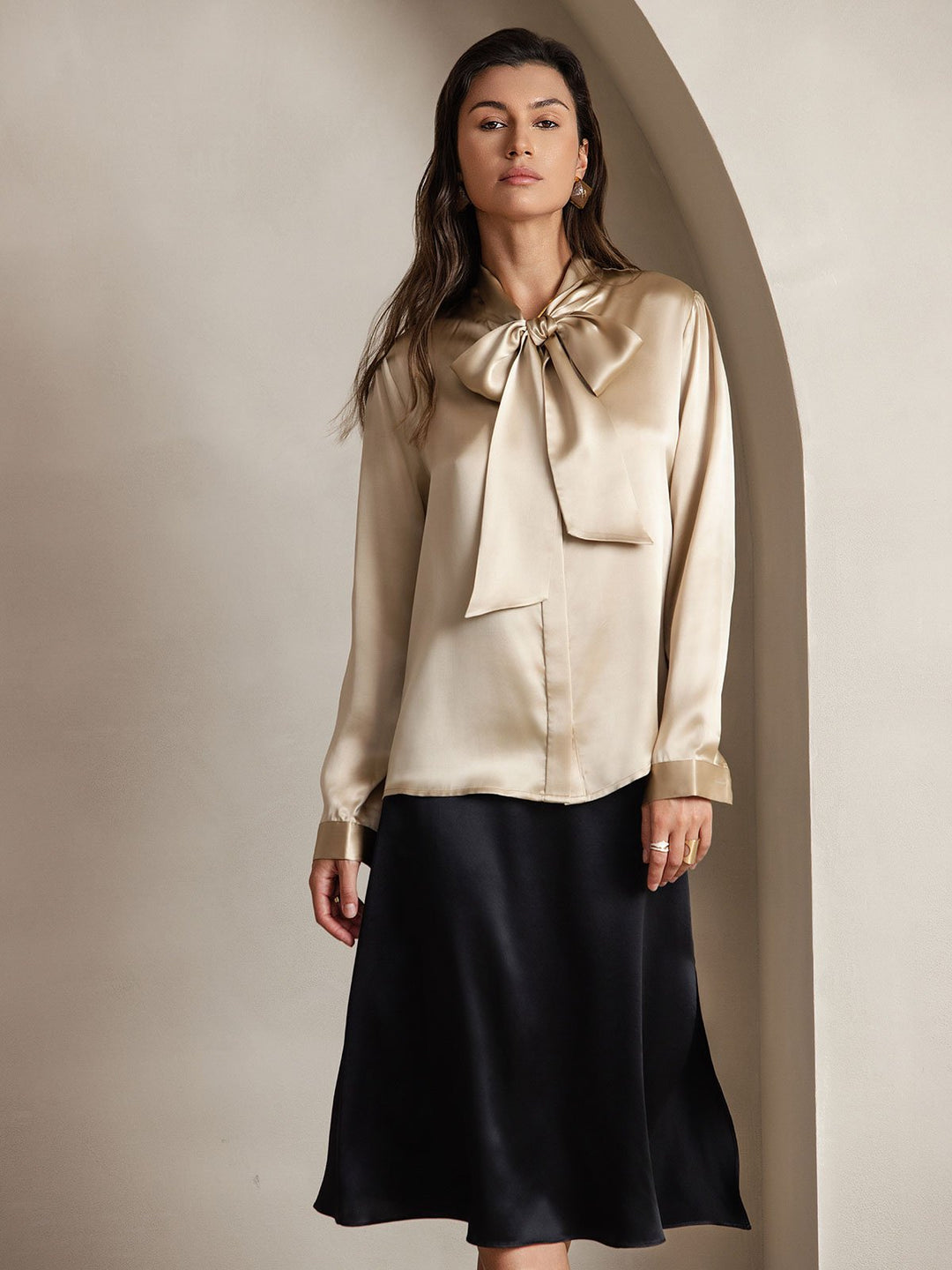 Heidi-Mode | Damen Elegante Seidenbluse mit Schlipskragen und Langen Ärmeln