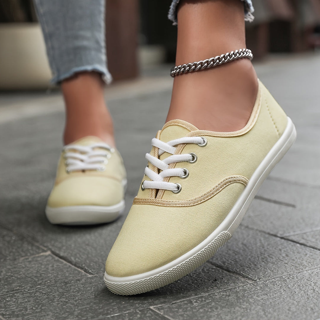 Heidi-Mode | Bequeme Niedrige Canvas Sneakers In Weiß