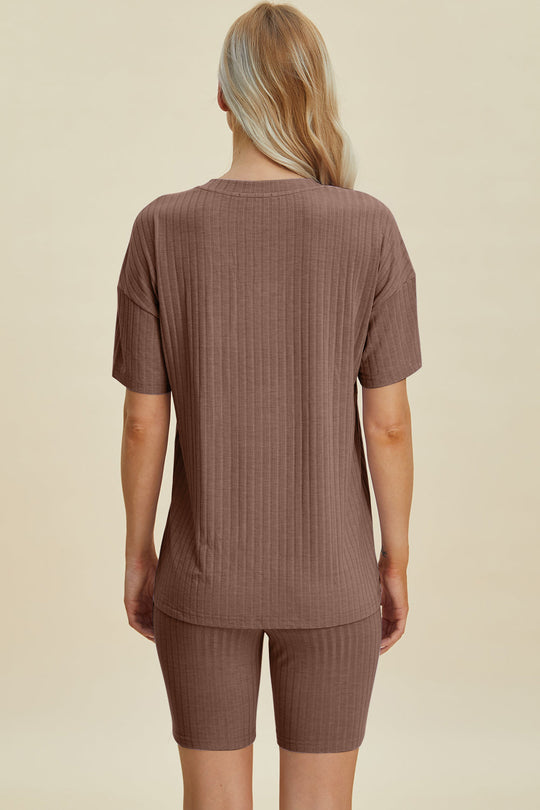 Heidi-Mode | Basic Bae Vollgröße Geripptes V-Ausschnitt Kurzarm Oberteil und Shorts Set