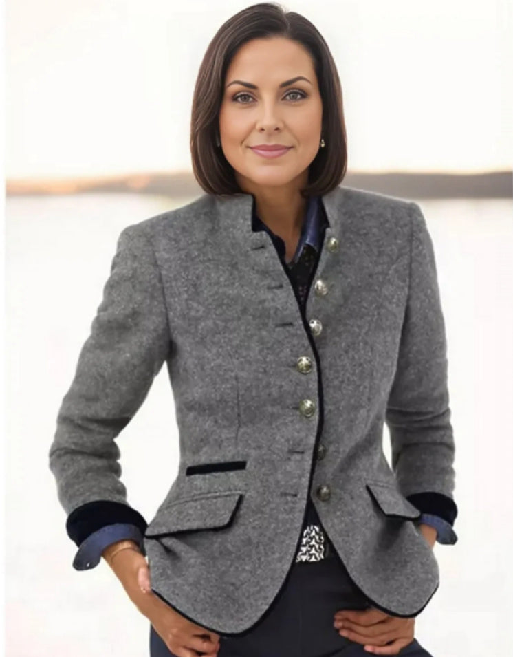 Heidi-Mode | Mehrknopf Damenjacke aus Wolle mit Farbkombination