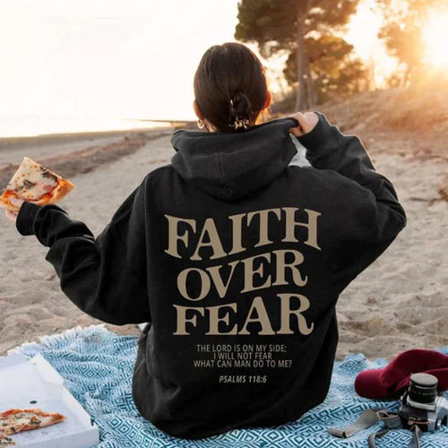 Heidi-Mode Over Fear Psalms 118:6 - Unisex Hoodie in Übergröße