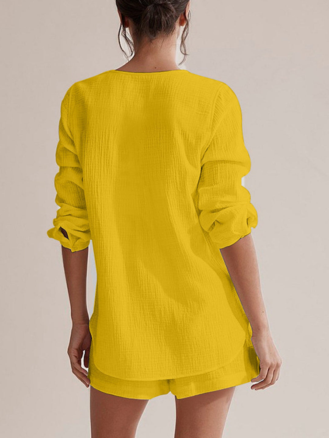 Heidi-Mode | Notched Langarm-Top und Shorts-Set