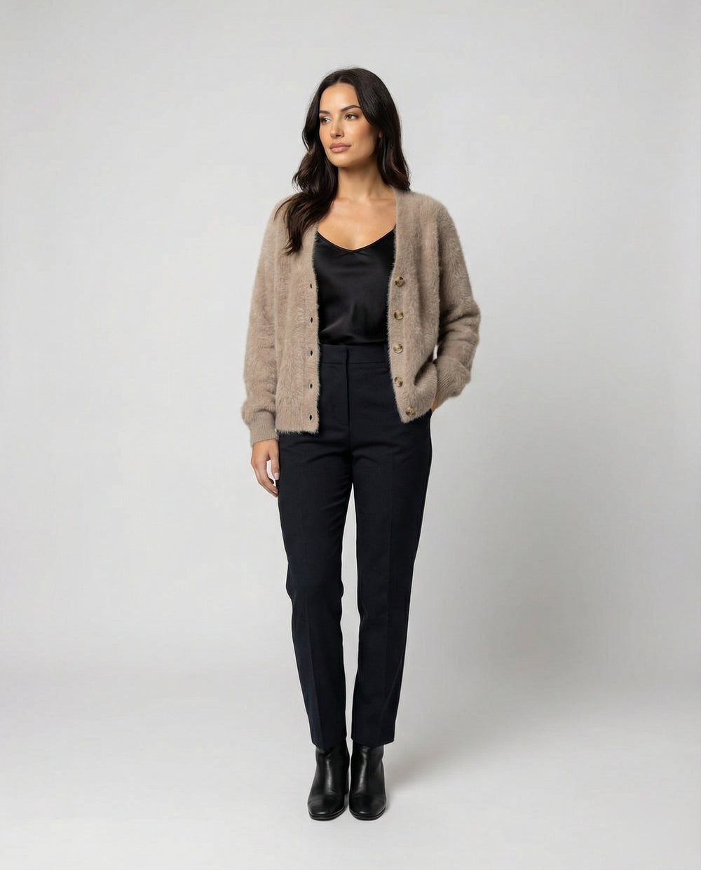 Strickjacke Damen flauschig mit großen Knöpfen und V-Ausschnitt