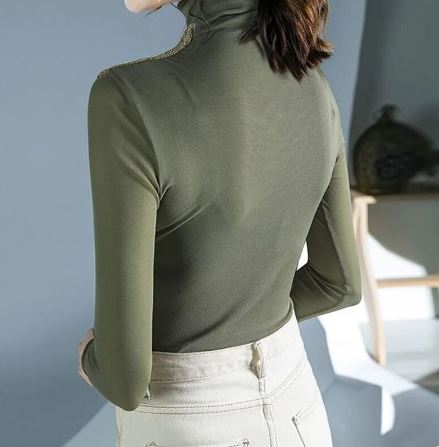 Modische Rollkragenpullover