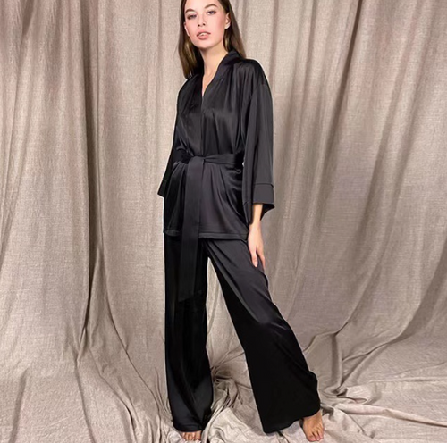 Pyjama-Set aus Weichem Satin