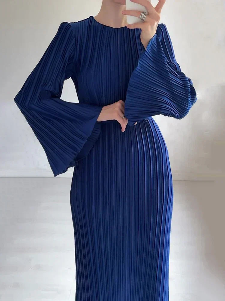 Plissiertes Maxikleid mit langen Ärmeln