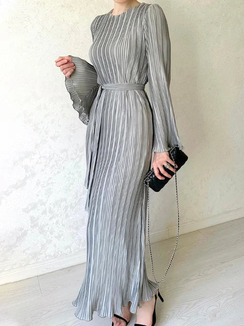 Plissiertes Maxikleid mit langen Ärmeln
