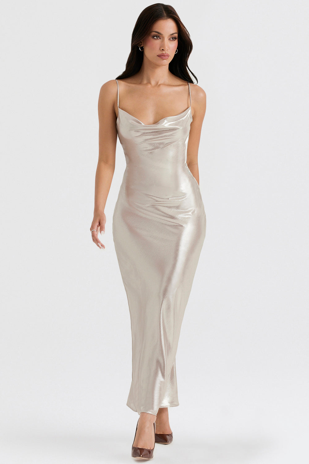 Heidi-Mode | Lange Kleid mit Champagnerfarbigen Glanz und Tiefe Rücke