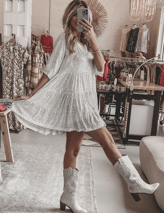 Elegantes und schlankmachendes Paillettenkleid