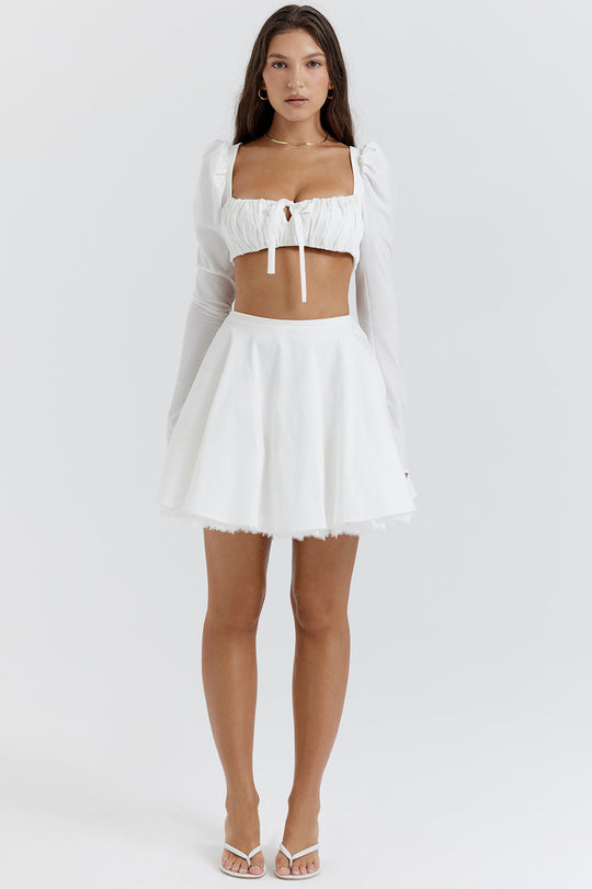 Heidi-Mode | Weiße Bluse mit Puffärmeln und Minirock mit Schleife