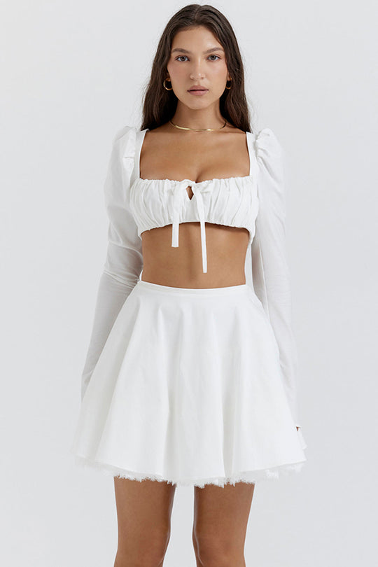 Heidi-Mode | Weiße Bluse mit Puffärmeln und Minirock mit Schleife