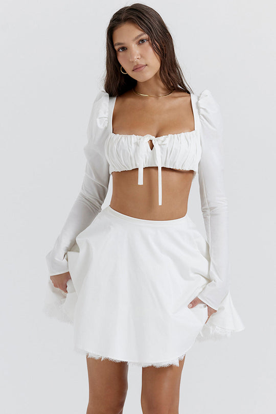 Heidi-Mode | Weiße Bluse mit Puffärmeln und Minirock mit Schleife