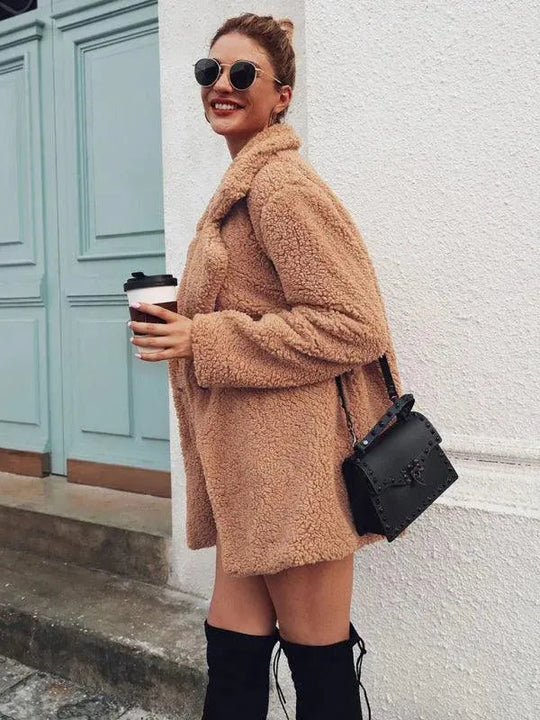 Heidi-Mode | Übergroßer V-Ausschnitt Damen Lammfellmantel