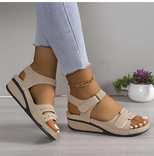 WEICHE ELEGANCE-KEILSANDALEN