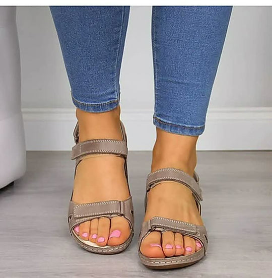 Heidi-Mode | Schicke und Bequeme Sandalen für Die Moderne Frau