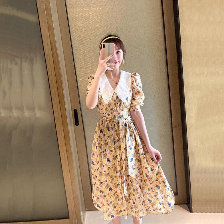 Heidi-Mode | Floral Kleid mit Peter Pan Kragen