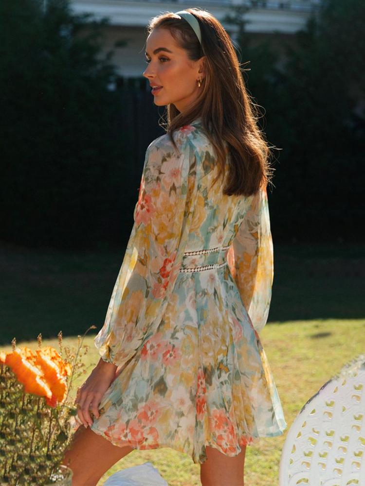 Heidi-Mode | Bedrucktes Minikleid mit V-Ausschnitt und Spitze