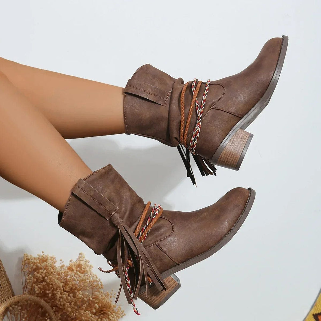 Heidi-Mode | Elegante Piratenstiefel mit plissierter Quaste