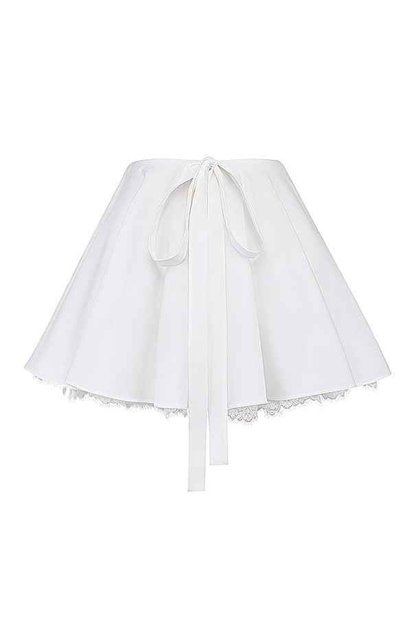 Heidi-Mode | Weiße Bluse mit Puffärmeln und Minirock mit Schleife
