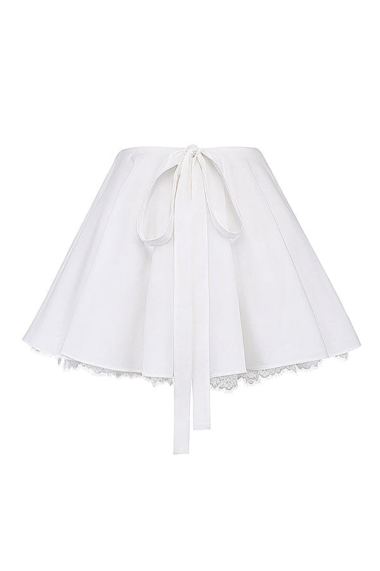 Heidi-Mode | Weiße Bluse mit Puffärmeln und Minirock mit Schleife