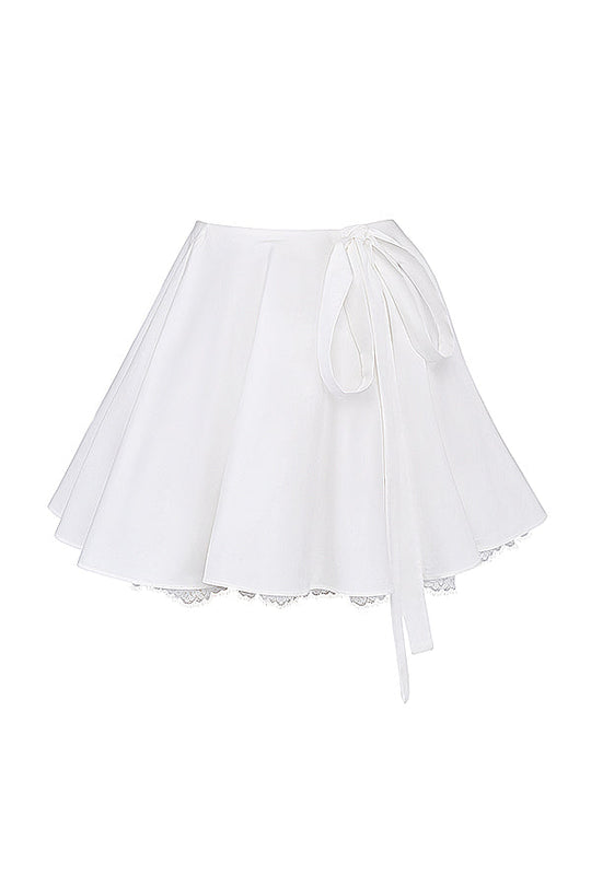 Heidi-Mode | Weiße Bluse mit Puffärmeln und Minirock mit Schleife