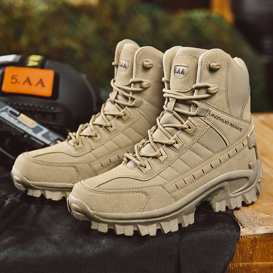 Coole militärische Winterstiefel