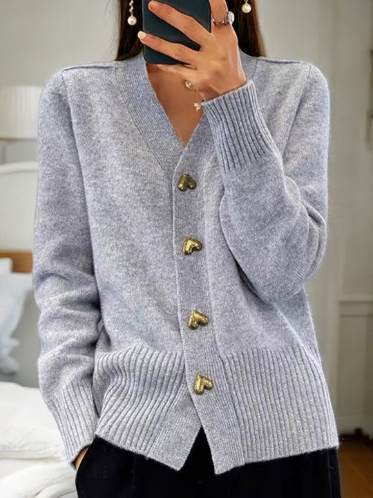 Heidi-Mode | Stylische V-Ausschnitt Strickjacke mit Knöpfen