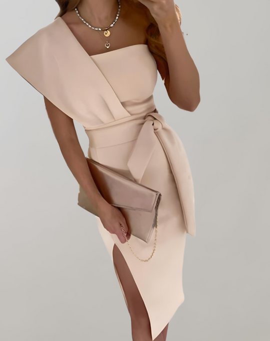 Schmal geschnittenes One-Shoulder-Kleid mit Schleife in der Taille und hohem Seitenschlitz