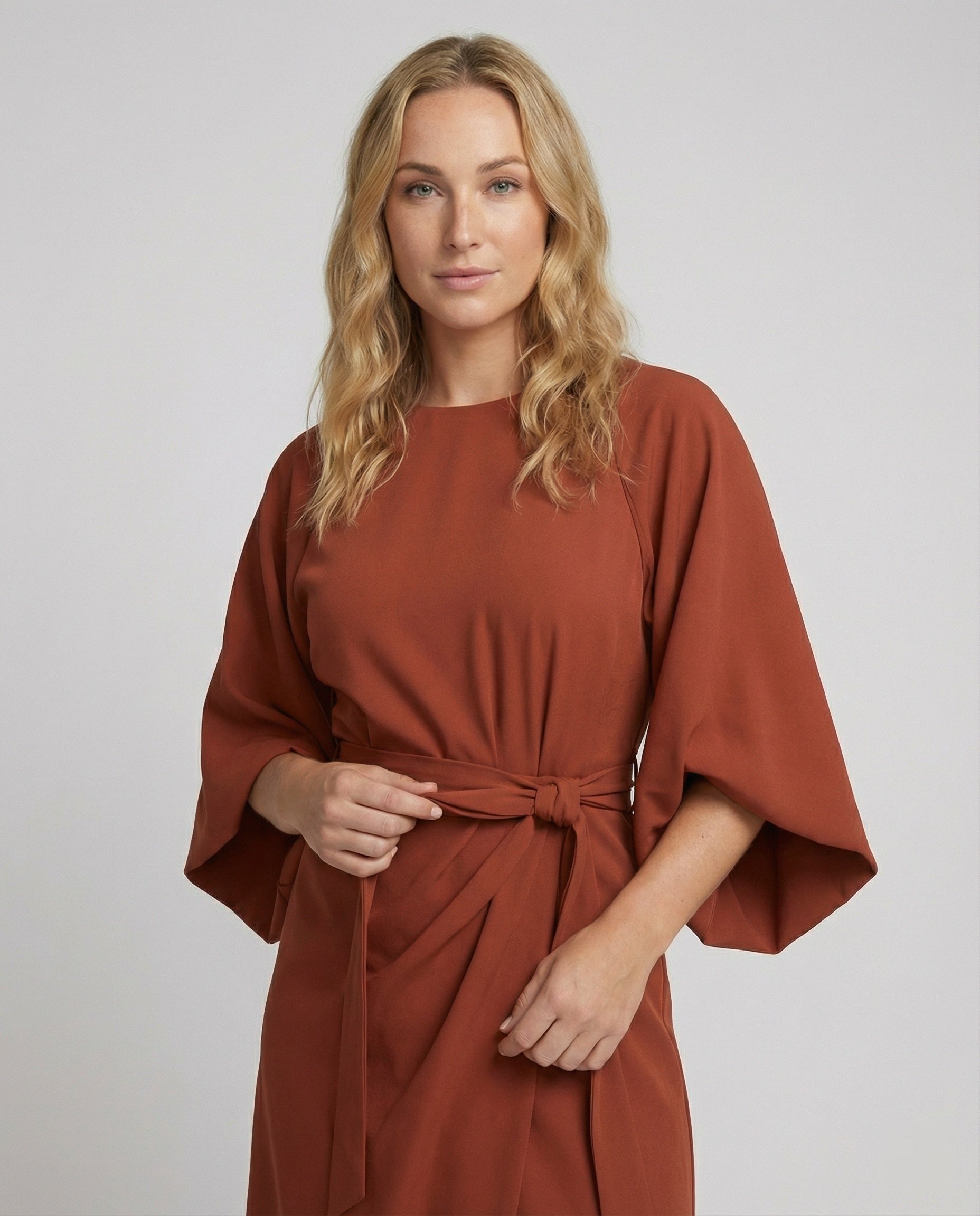 Heidi-Mode | Elegantes Kleid mit Laternenärmeln und Gürtel