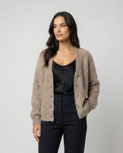 Strickjacke Damen flauschig mit großen Knöpfen und V-Ausschnitt