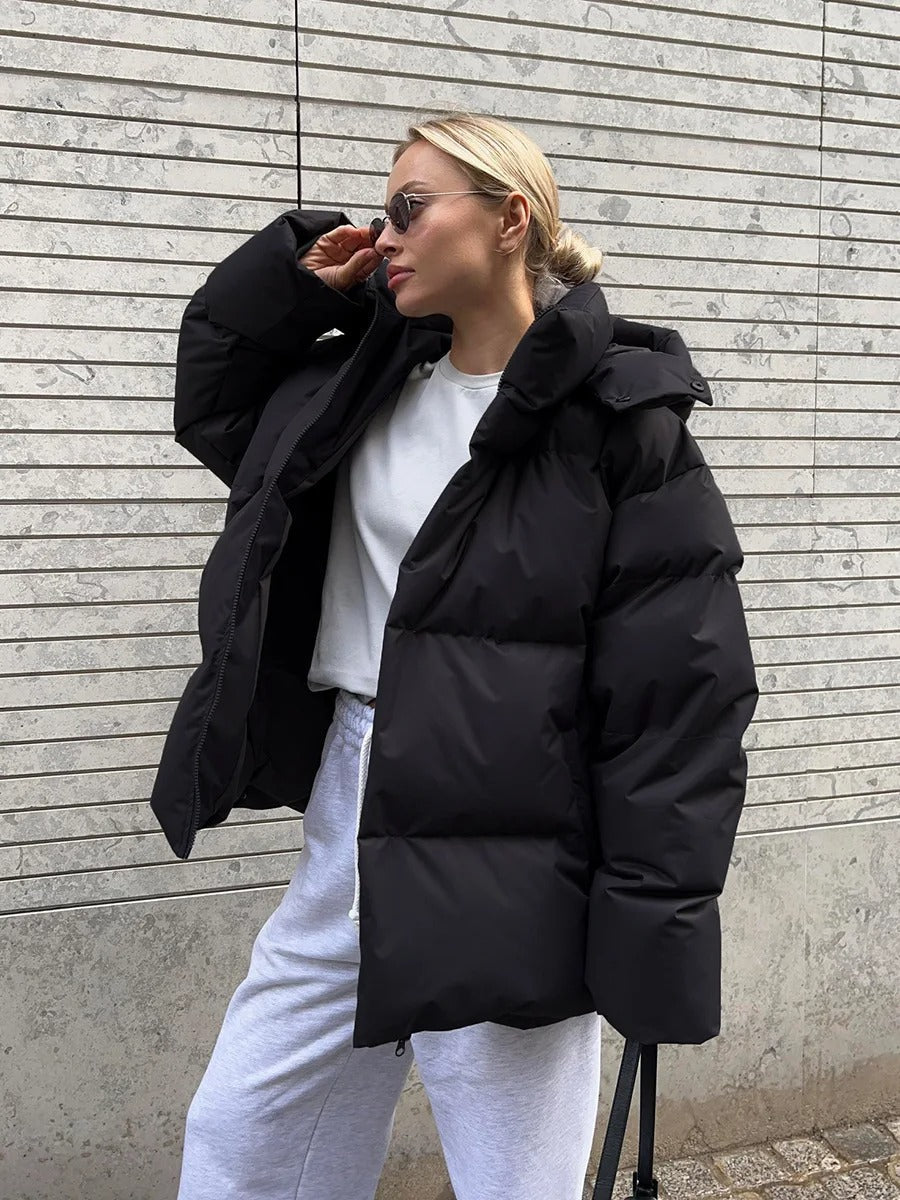 Heidi-Mode | Kurze Daunenjacke aus Baumwolle mit Kapuze, ideal für kalte Tage
