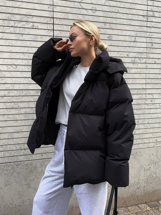 Heidi-Mode | Kurze Daunenjacke aus Baumwolle mit Kapuze, ideal für kalte Tage
