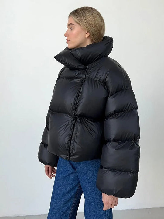 Heidi-Mode | Kurze Daunenjacke aus Baumwolle mit Kapuze, ideal für kalte Tage