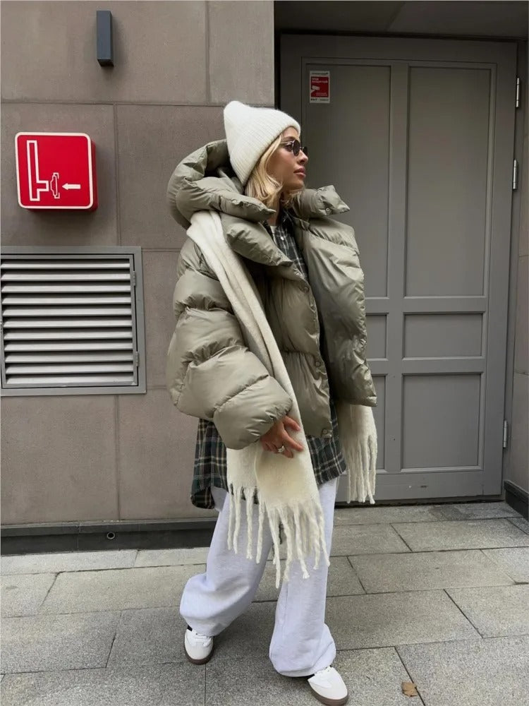Heidi-Mode | Kurze Daunenjacke aus Baumwolle mit Kapuze, ideal für kalte Tage