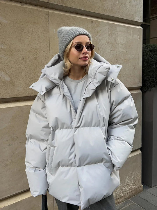 Heidi-Mode | Kurze Daunenjacke aus Baumwolle mit Kapuze, ideal für kalte Tage
