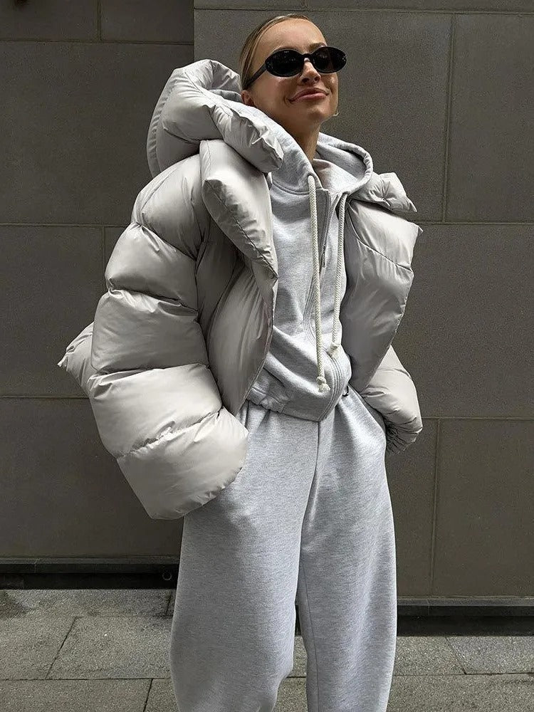 Heidi-Mode | Kurze Daunenjacke aus Baumwolle mit Kapuze, ideal für kalte Tage