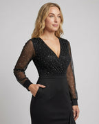 Langes, Glänzendes, Mit Pailletten Gerüschtes, Elegantes Abendkleid In Schwarz