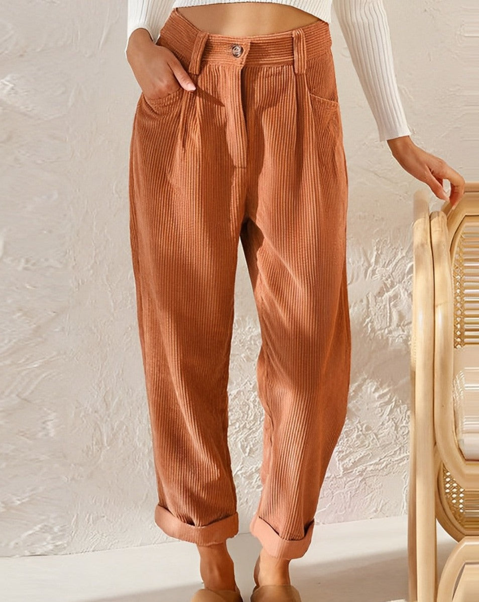 Heidi | Cordhose mit hohem Bund und Faltenwurf