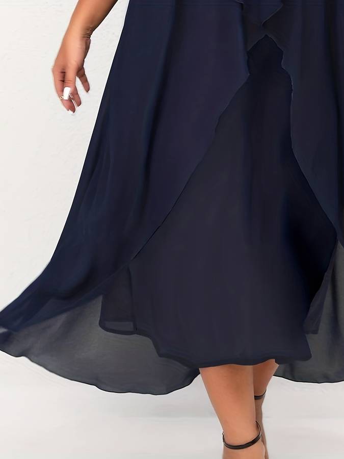 Leona | Elegant Übergrößenkleid mit Knopfdetail